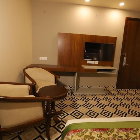 Ip Royal Hotel - New Delhi Buitenkant foto
