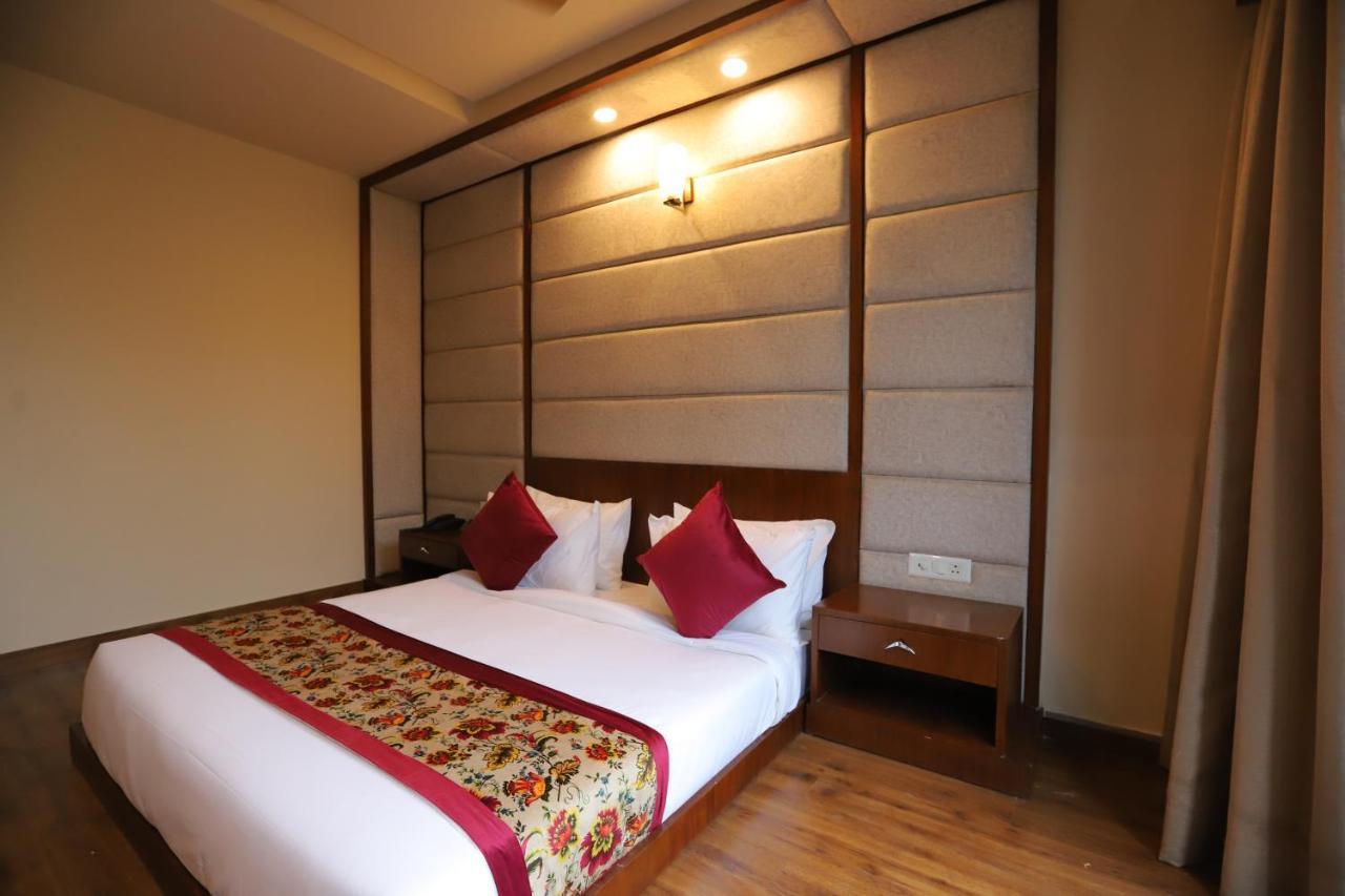 Ip Royal Hotel - New Delhi Buitenkant foto