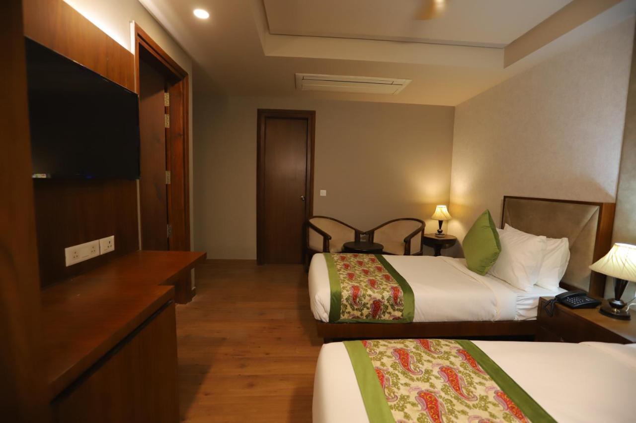 Ip Royal Hotel - New Delhi Buitenkant foto