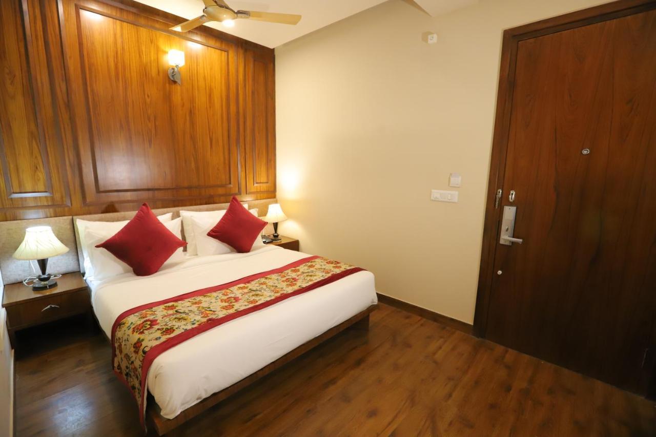 Ip Royal Hotel - New Delhi Buitenkant foto