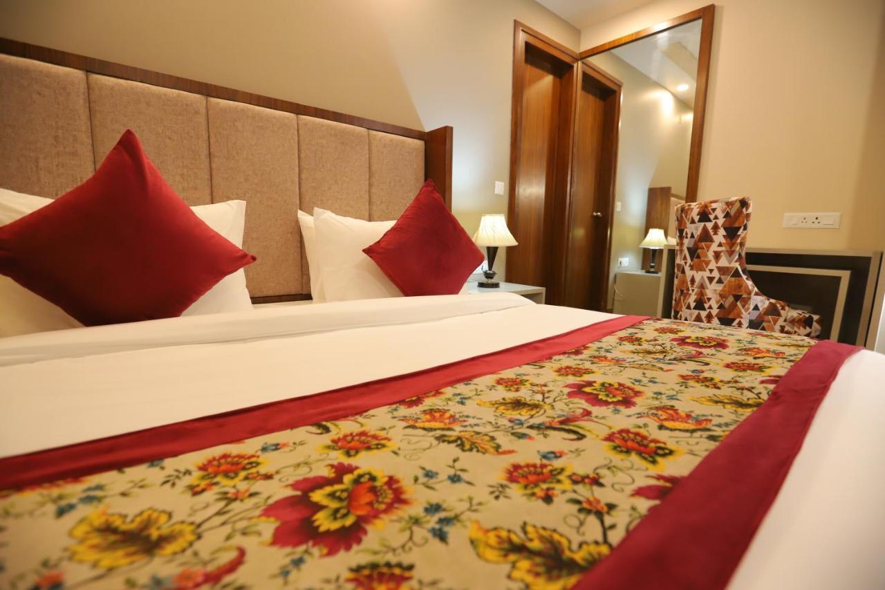 Ip Royal Hotel - New Delhi Buitenkant foto
